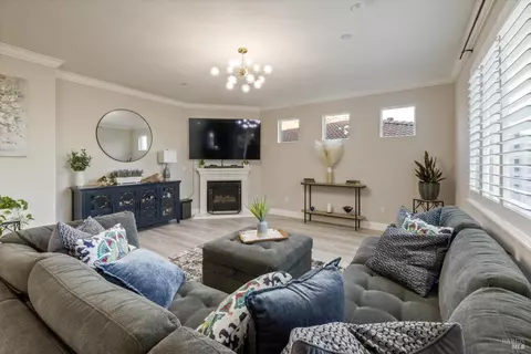 Living - 5340 Discovery Way, Fairfield, CA 94533 photo 2 of 2