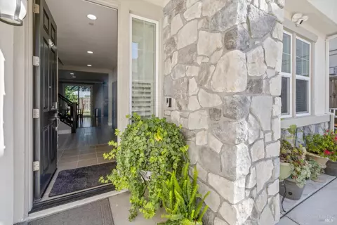 Entry Way - 5340 Discovery Way, Fairfield, CA 94533 photo 1 of 6