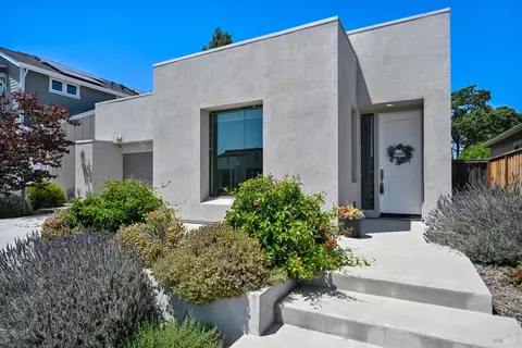 Exterior - 261 Spanish Oak Dr, Windsor, CA 95492 photo 2 of 4