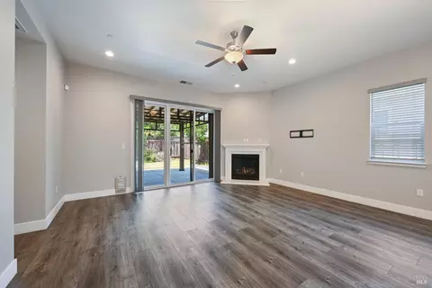Living - 261 Spanish Oak Dr, Windsor, CA 95492 photo 1 of 3