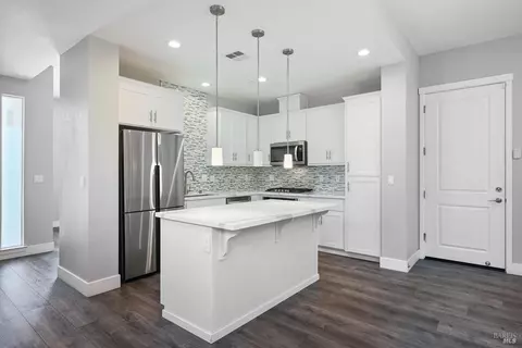 Kitchen - 261 Spanish Oak Dr, Windsor, CA 95492 photo 2 of 3