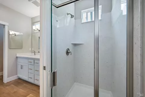 Bath - 261 Spanish Oak Dr, Windsor, CA 95492 photo 4 of 4