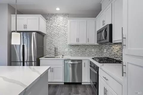 Kitchen - 261 Spanish Oak Dr, Windsor, CA 95492 photo 3 of 3