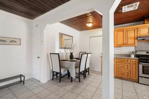 Entry Way - 432 Miller Ave, Vallejo, CA 94591 photo 2 of 3