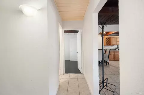Entry Way - 432 Miller Ave, Vallejo, CA 94591 photo 3 of 3