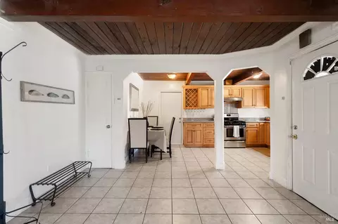 Entry Way - 432 Miller Ave, Vallejo, CA 94591 photo 1 of 3