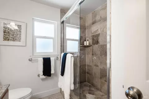 Bath - 432 Miller Ave, Vallejo, CA 94591 photo 5 of 5