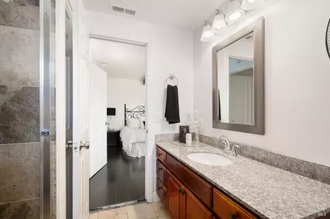 Bath - 432 Miller Ave, Vallejo, CA 94591 photo 3 of 5