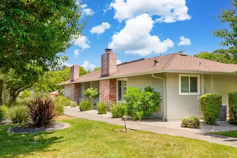 7411 Oakmont Dr, Santa Rosa, CA 95409