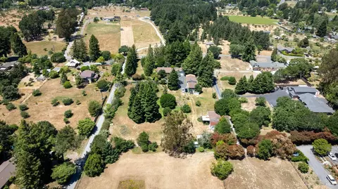 1415 Schaeffer Rd, Sebastopol, CA 95472