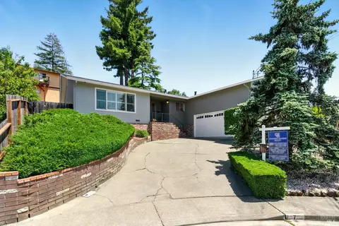 7 Arlene Ct, Petaluma, CA 94952