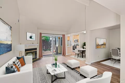 211 Fairoaks Dr, Vacaville, CA 95688