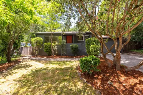 341 Jewell Ave, Sebastopol, CA 95472