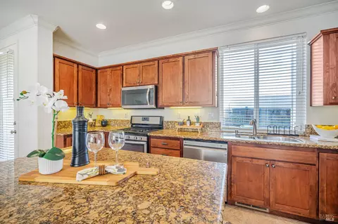 Kitchen - 651 Decanter Cir, Windsor, CA 95492 photo 3 of 4