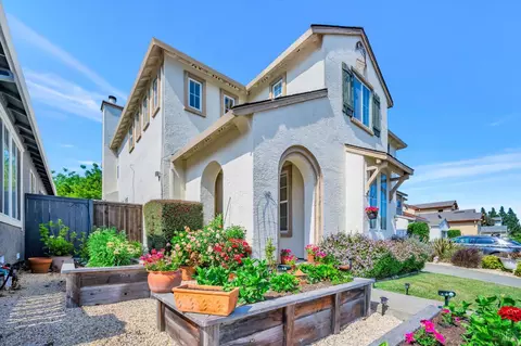 Exterior - 651 Decanter Cir, Windsor, CA 95492 photo 3 of 12
