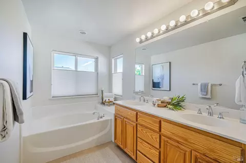 Bath - 651 Decanter Cir, Windsor, CA 95492 photo 1 of 4