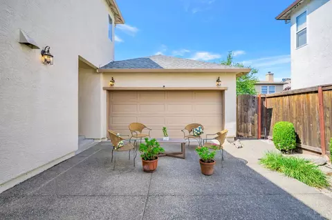 Exterior - 651 Decanter Cir, Windsor, CA 95492 photo 7 of 12
