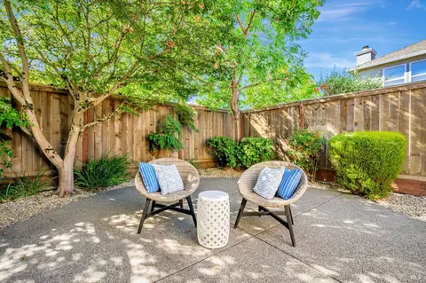 Exterior - 651 Decanter Cir, Windsor, CA 95492 photo 4 of 12