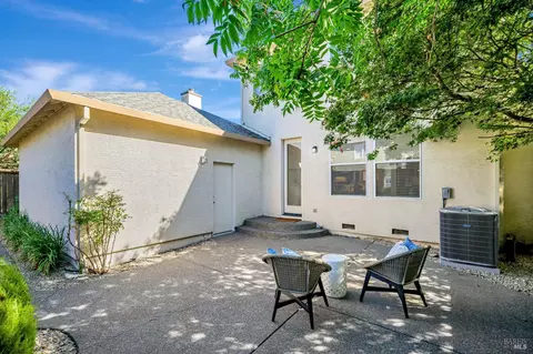 Exterior - 651 Decanter Cir, Windsor, CA 95492 photo 5 of 12