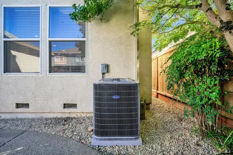 Exterior - 651 Decanter Cir, Windsor, CA 95492 photo 9 of 12