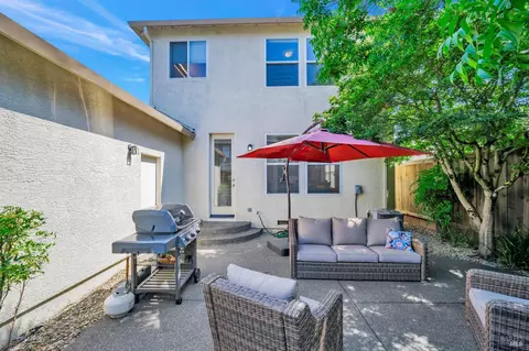 Exterior - 651 Decanter Cir, Windsor, CA 95492 photo 6 of 12