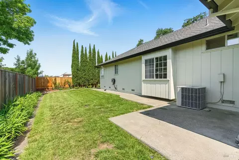 Exterior - 6113 Amie Dr, Windsor, CA 95492 photo 8 of 14