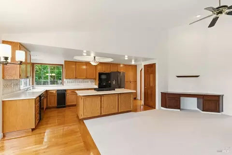 Living - 6113 Amie Dr, Windsor, CA 95492 photo 7 of 9