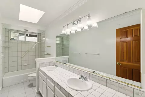Bath - 6113 Amie Dr, Windsor, CA 95492 photo 1 of 5