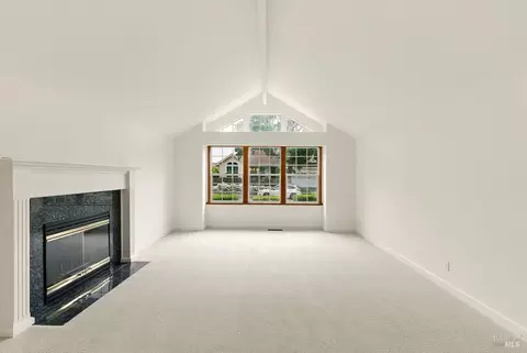 Living - 6113 Amie Dr, Windsor, CA 95492 photo 2 of 9