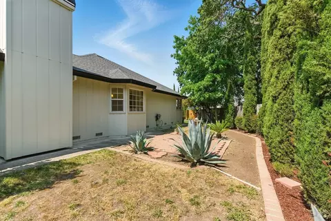 Exterior - 6113 Amie Dr, Windsor, CA 95492 photo 10 of 14