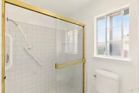Bath - 6113 Amie Dr, Windsor, CA 95492 photo 4 of 5