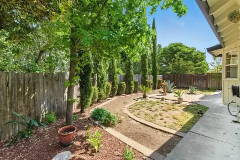 Exterior - 6113 Amie Dr, Windsor, CA 95492 photo 9 of 14