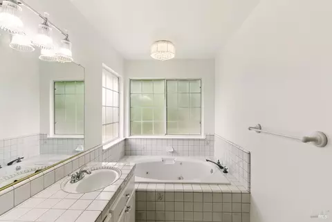 Bath - 6113 Amie Dr, Windsor, CA 95492 photo 5 of 5