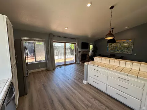 Kitchen - 919 W Starburst Ct, Windsor, CA 95492 photo 7 of 9