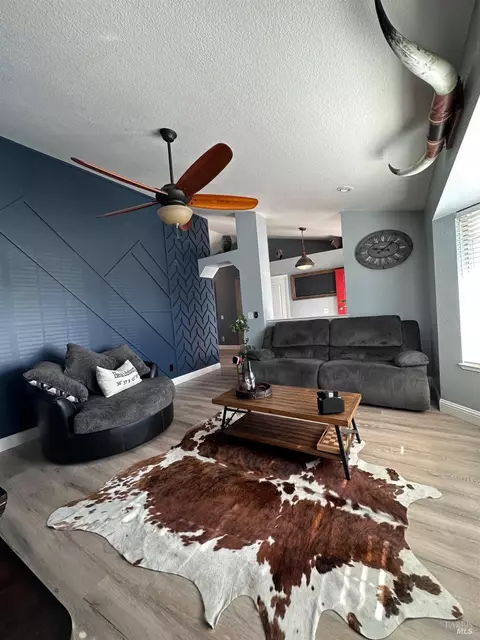 Living - 919 W Starburst Ct, Windsor, CA 95492 photo 2 of 3