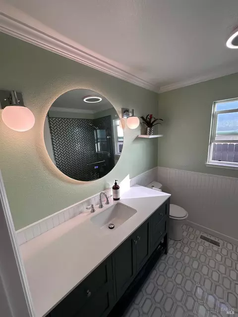 Bath - 919 W Starburst Ct, Windsor, CA 95492 photo 5 of 6