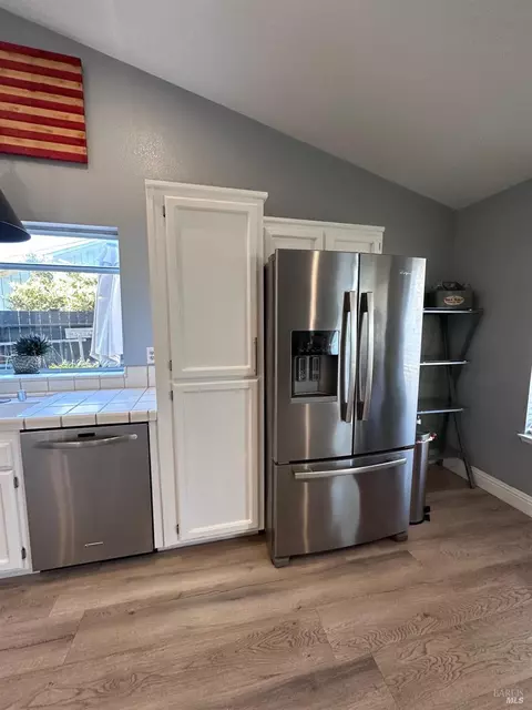 Kitchen - 919 W Starburst Ct, Windsor, CA 95492 photo 6 of 9