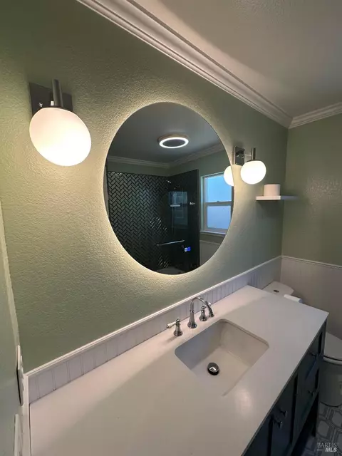 Bath - 919 W Starburst Ct, Windsor, CA 95492 photo 4 of 6