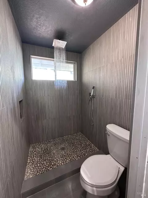 Bath - 919 W Starburst Ct, Windsor, CA 95492 photo 1 of 6