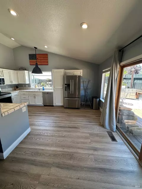 Kitchen - 919 W Starburst Ct, Windsor, CA 95492 photo 3 of 9