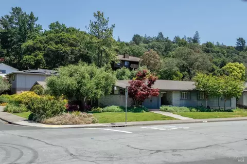 1671 E Foothill Dr, Santa Rosa, CA 95404