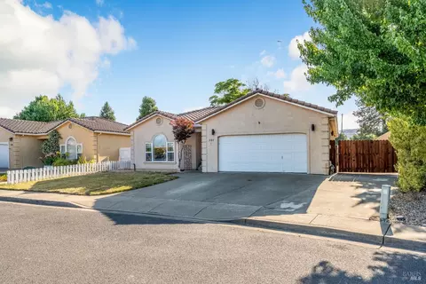 3194 Van Housen Dr, Ukiah, CA 95482