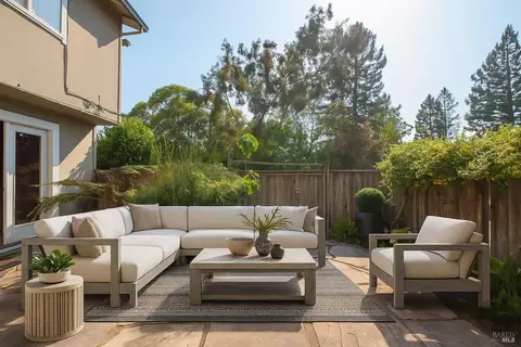 5015 Charmian Dr, Santa Rosa, CA 95409