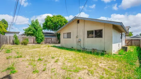 Exterior - 1330 Buckingham Dr, Fairfield, CA 94533 photo 6 of 9