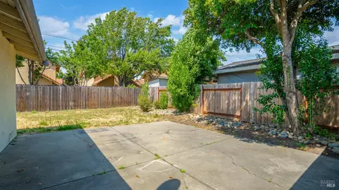 Exterior - 1330 Buckingham Dr, Fairfield, CA 94533 photo 3 of 9