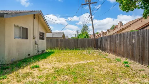 Exterior - 1330 Buckingham Dr, Fairfield, CA 94533 photo 5 of 9