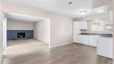 Living - 1330 Buckingham Dr, Fairfield, CA 94533 photo 5 of 10