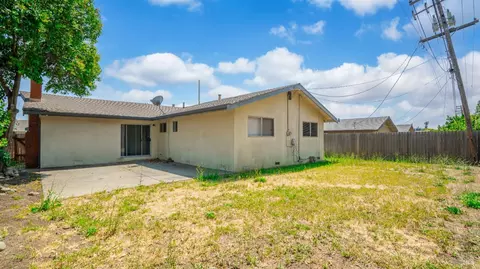 Exterior - 1330 Buckingham Dr, Fairfield, CA 94533 photo 4 of 9