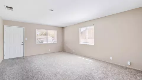 Living - 1330 Buckingham Dr, Fairfield, CA 94533 photo 4 of 10
