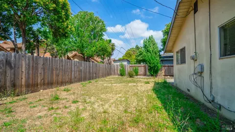 Exterior - 1330 Buckingham Dr, Fairfield, CA 94533 photo 7 of 9